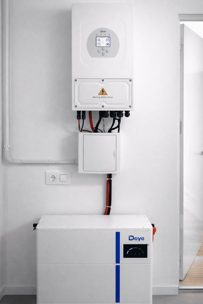 sistema fotovoltaico marca deye por instaladores de placas solares Sevilla