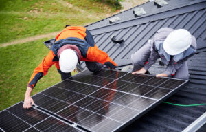 instalación de placas solares gracias al programa INEA