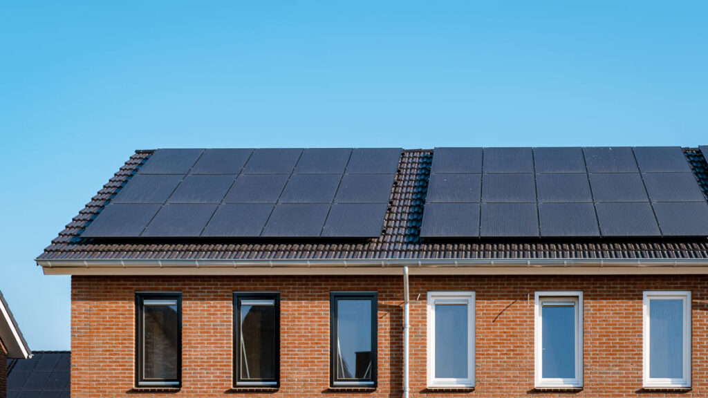 casa con subvención placas solares Andalucía 2026